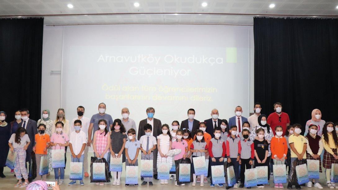 Arnavutköy Okudukça Güçleniyor Projesi kapsamında derece alan öğrencilerimize ödüllerini takdim ettik.