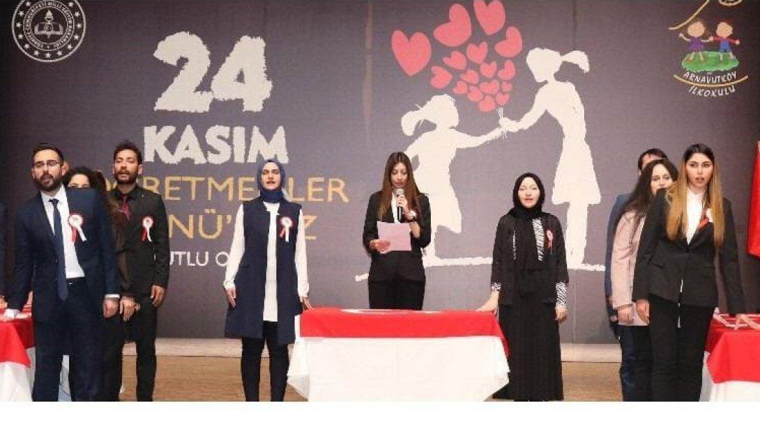 24 Kasım Öğretmenler Günü münasebetiyle Cumhuriyet Meydanı'nda Çelenk Sunma Töreni gerçekleştirildi ve ardından Nuri Pakdil Kültür ve Sanat Merkezi'nde Arnavutköy İlkokulu koordinatörlüğünde Kutlama Programı yapıldı. 
