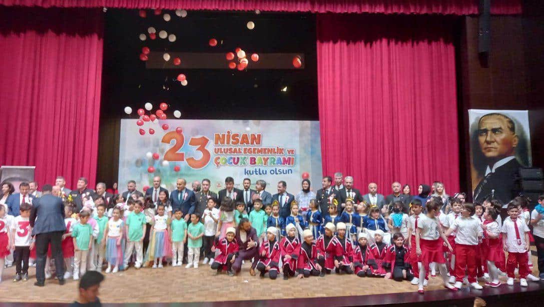 Piri Reis İlkokul'u tarafından hazırlanan 23 Nisan Ulusal Egemenlik ve Çocuk Bayramı Programı gerçekleştirildi.
