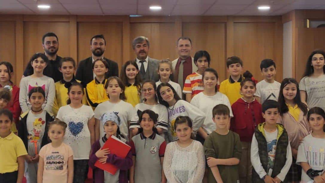 İlçe Milli Eğitim Müdürümüz Sayın Hasip TURHAN ve Şube Müdürümüz Sayın Mustafa KILIÇ 10000 okul projesi kapsamında kurulan koromuzun çalışmalarını ziyaret ettiler.