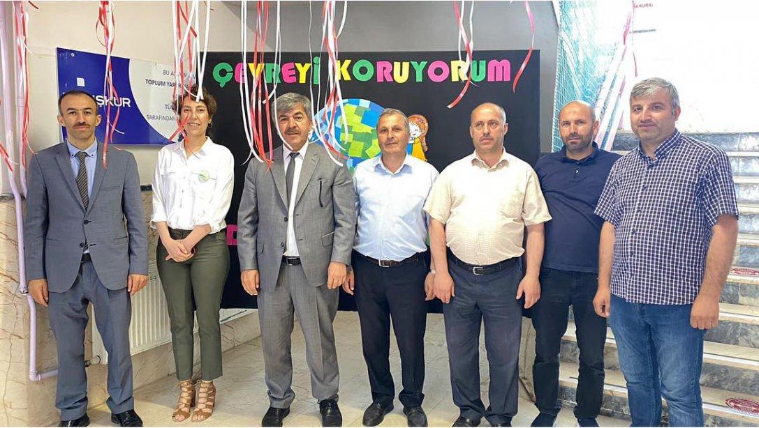 İlçe Milli Eğitim Müdürümüz Sayın Hasip TURHAN ve okul müdürlerimiz 5-12 Haziran Çevre Haftası kapsamında Yeniköy Örfi Çetinkaya İlkokulu ve Ortaokulu'muzun hazırladığı sergi açılışına katıldı.