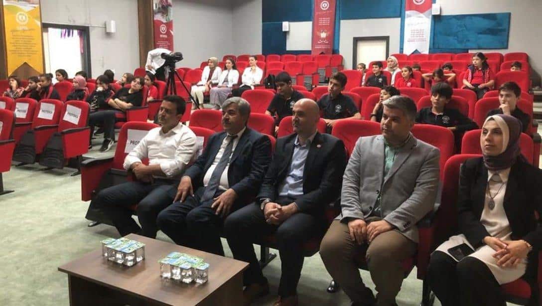 1. Arnavutköy Eğitim Sorunları Öğrenci Çalıştayı'' Bilgi Kalem Kolejinde İlçe Milli Eğitim Müdürümüz Sayın Hasip TURHAN ,Şube Müdürümüz Sayın Selçuk ERTUĞRUL' un katılımlarıyla başladı.