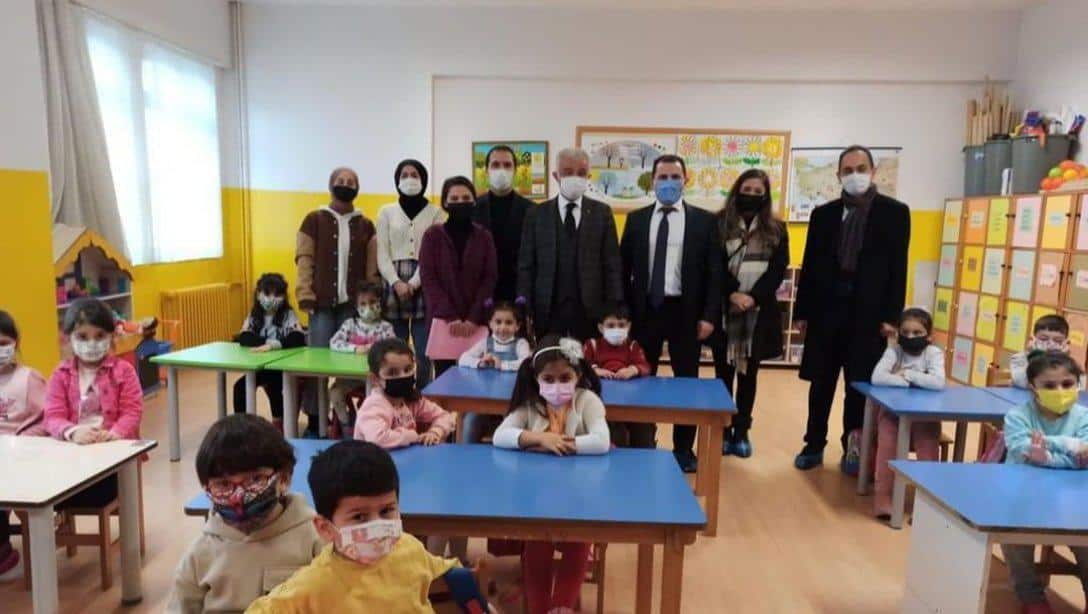 İstanbul İl Milli Eğitim Müdür Yardımcımız Sayın İrfan Zeki Er ve Şube Müdürümüz Mustafa Kılıç ilçemizdeki okullarımıza ziyarette bulundular.
