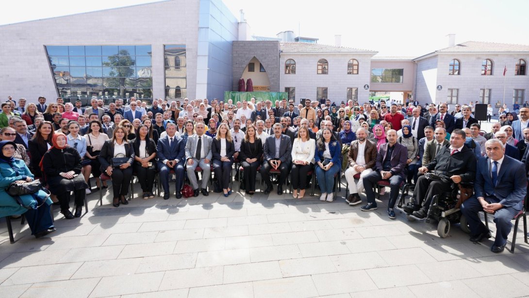 ÖĞRETMENLİK MESLEĞİ KANUNU TEKLİFİ TBMM GENEL KURULUNDA KABUL EDİLDİ.