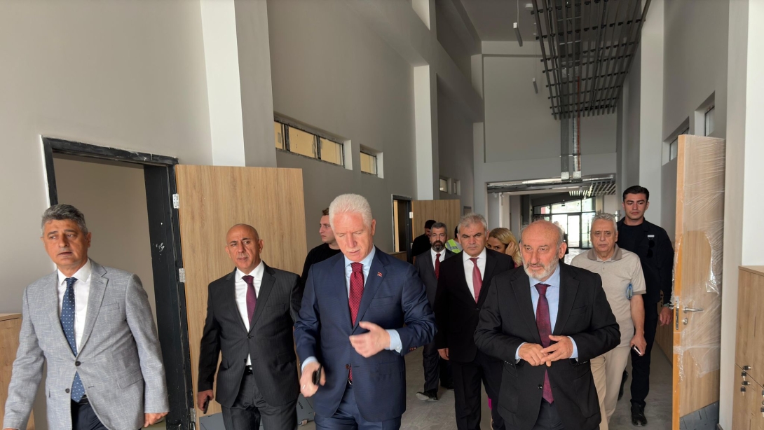 İstanbul Valisi Davut GÜL İlçemizde Yapımı Tamamlanan Okulları Ziyaret Etti.
